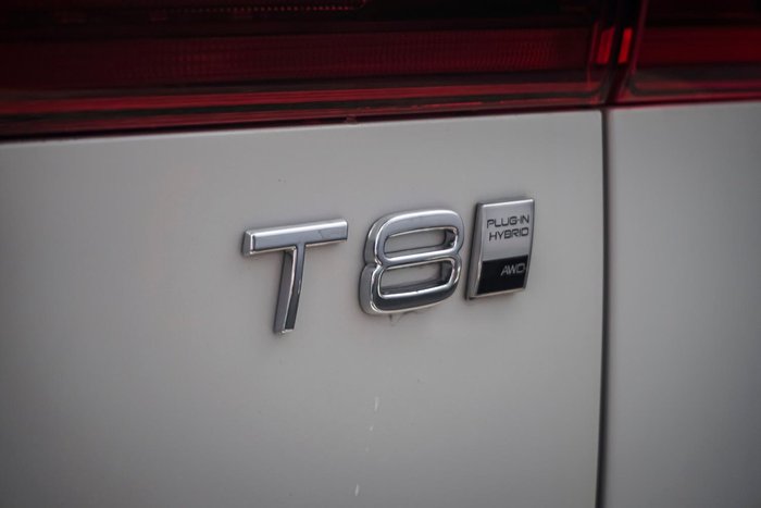 2025 Volvo XC60 Plus T8 Plug-In Hybrid Dark