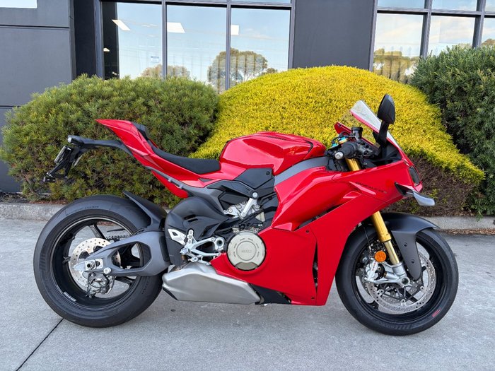 2025 DUCATI PANIGALE V4 S Red