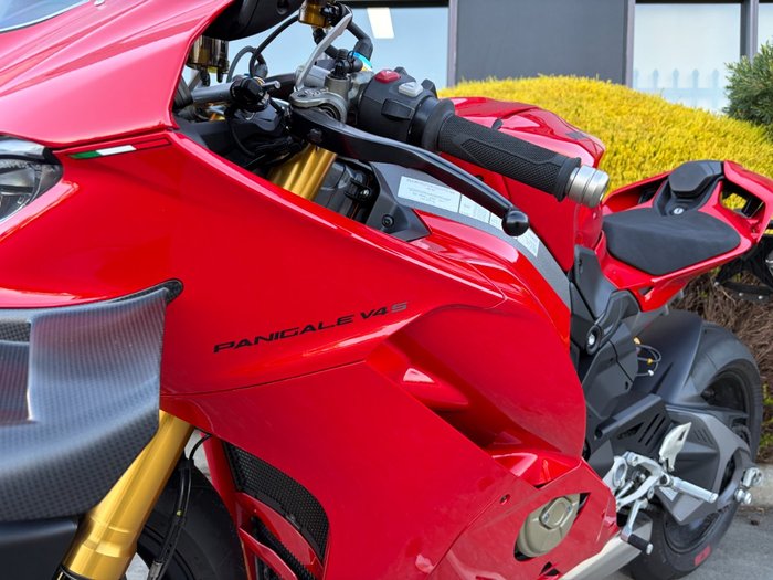 2025 DUCATI PANIGALE V4 S Red