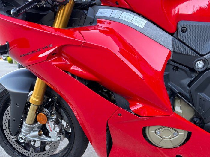 2025 DUCATI PANIGALE V4 S Red
