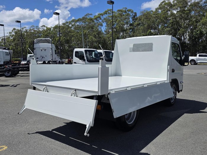 2025 Fuso Canter 615 Tipper WHITE