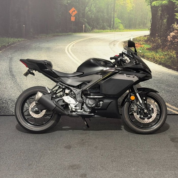 2023 Yamaha YZF-R3 Black