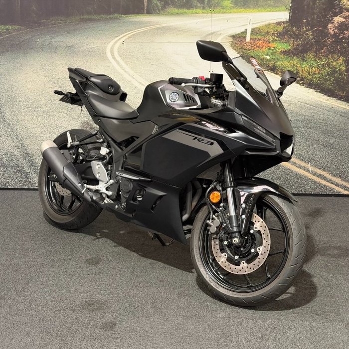 2023 Yamaha YZF-R3 Black