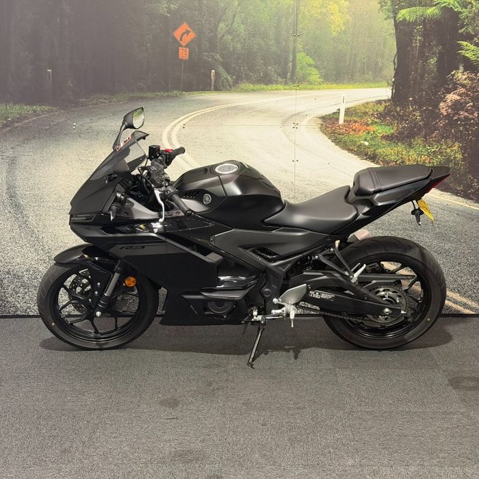2023 Yamaha YZF-R3 Black