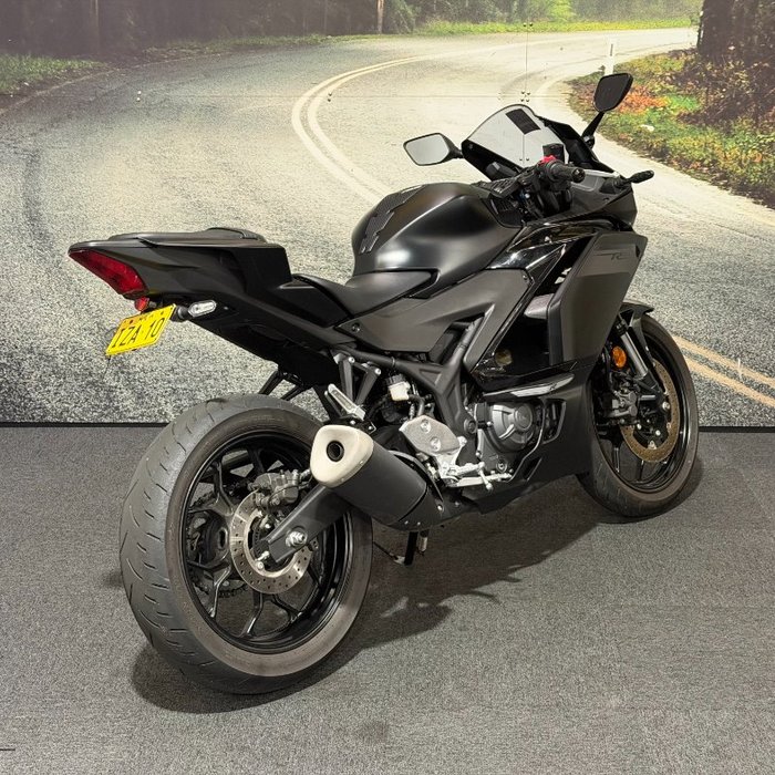 2023 Yamaha YZF-R3 Black