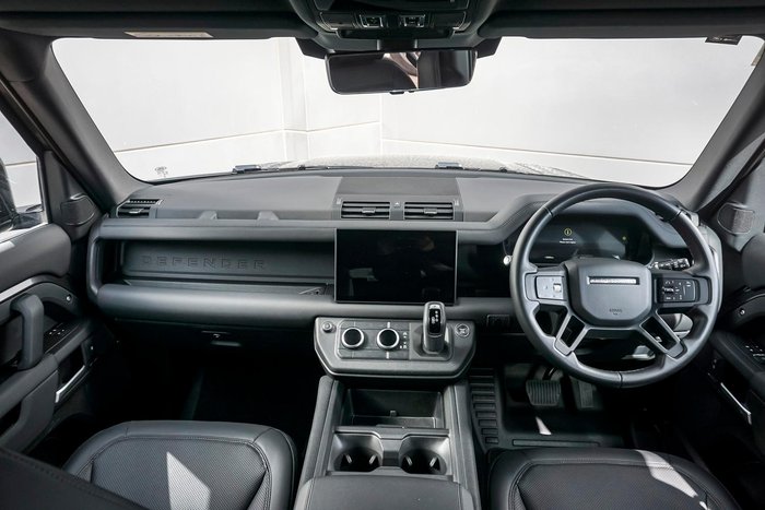 2024 Land Rover Defender 130 P400 Outbound