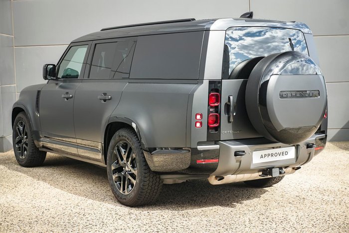 2024 Land Rover Defender 130 P400 Outbound