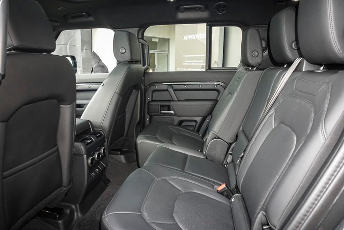 2024 Land Rover Defender 130 P400 Outbound