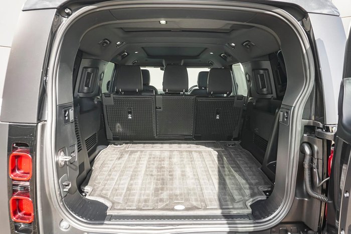 2024 Land Rover Defender 130 P400 Outbound