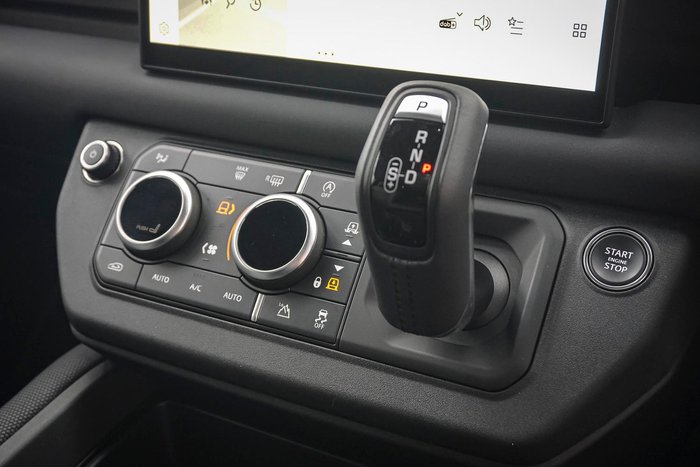 2024 Land Rover Defender 130 P400 Outbound