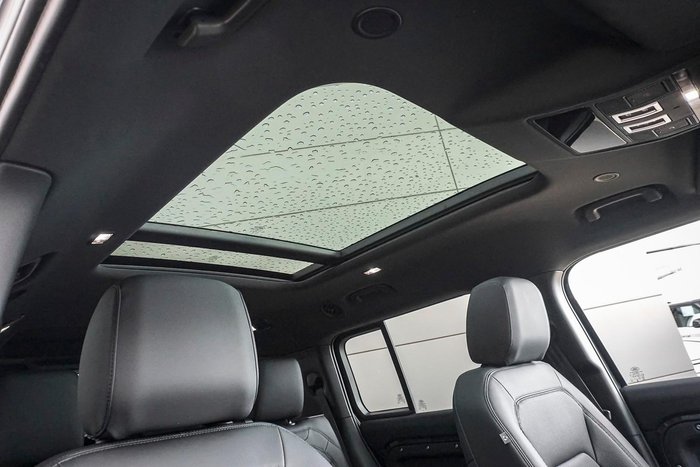 2024 Land Rover Defender 130 P400 Outbound