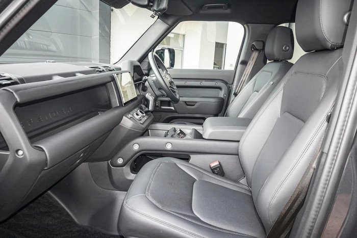 2024 Land Rover Defender 130 P400 Outbound