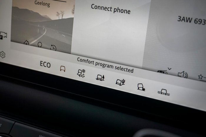 2024 Land Rover Defender 130 P400 Outbound