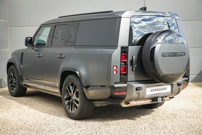 2024 Land Rover Defender 130 P400 Outbound