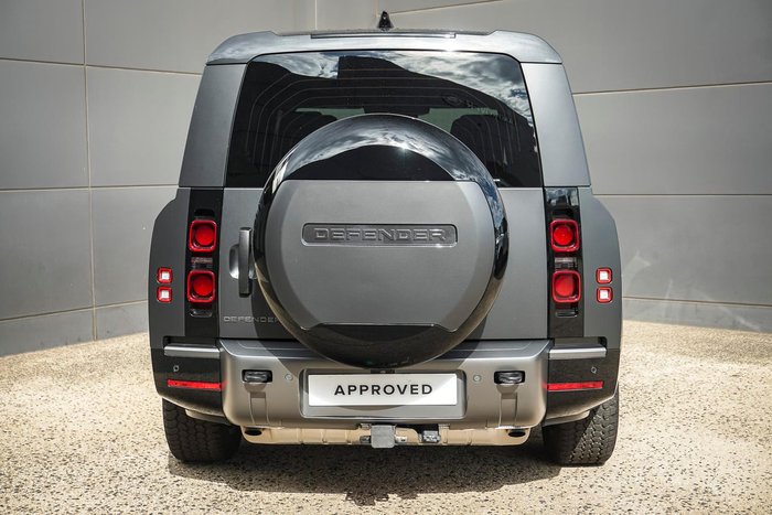 2024 Land Rover Defender 130 P400 Outbound