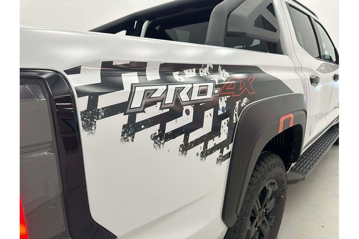 2026 Nissan Navara PRO-4X D27 MY26 4X4 Dual Range Blizzard White