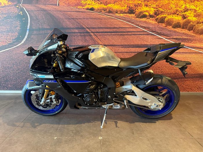 2025 Yamaha YZF-R1M R1 Silver