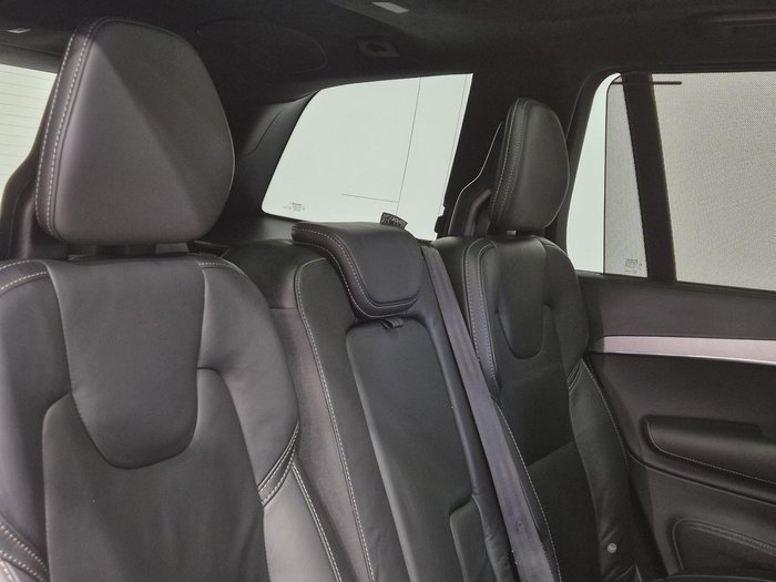 2021 Volvo XC90 B6 R-Design