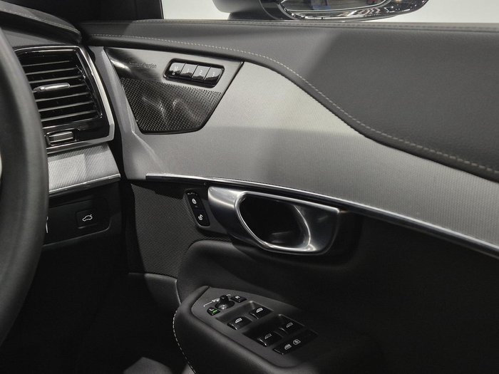 2021 Volvo XC90 B6 R-Design