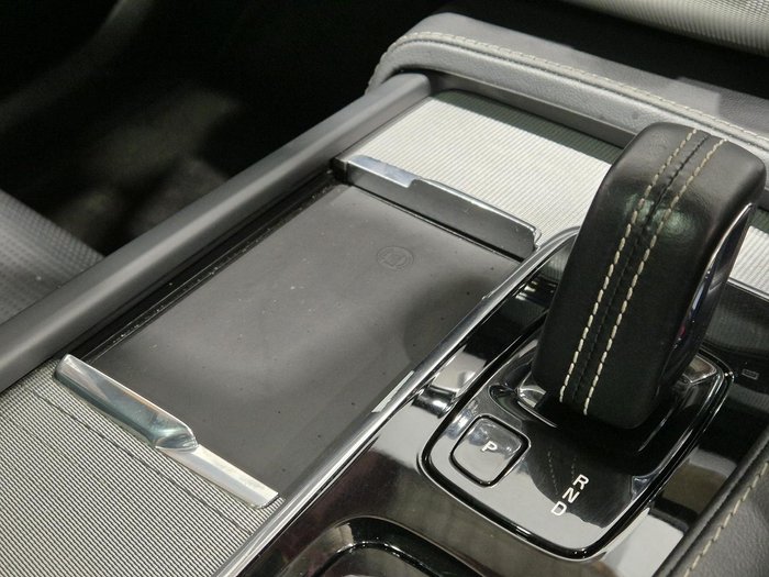 2021 Volvo XC90 B6 R-Design