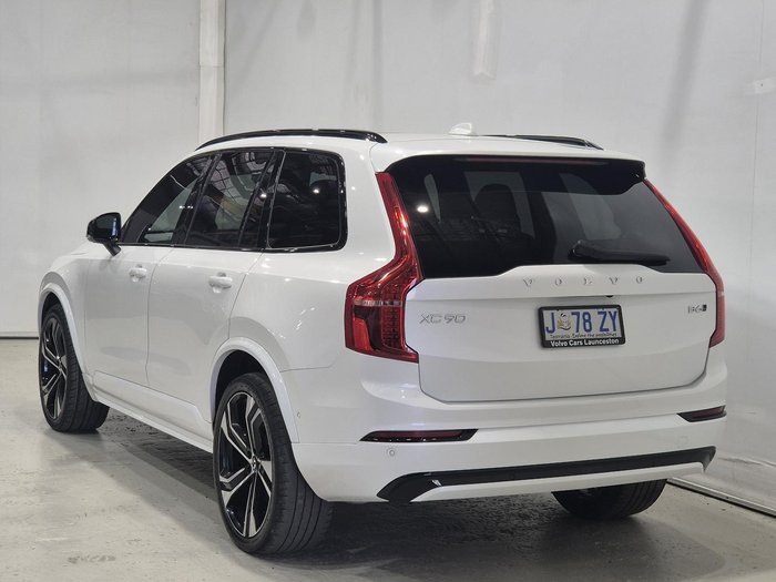 2021 Volvo XC90 B6 R-Design