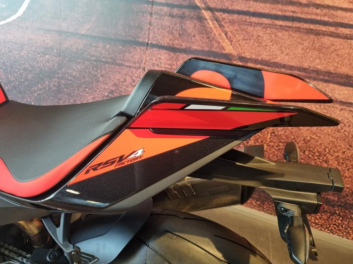 2025 Aprilia RSV4 1100 Factory RSV4 Black