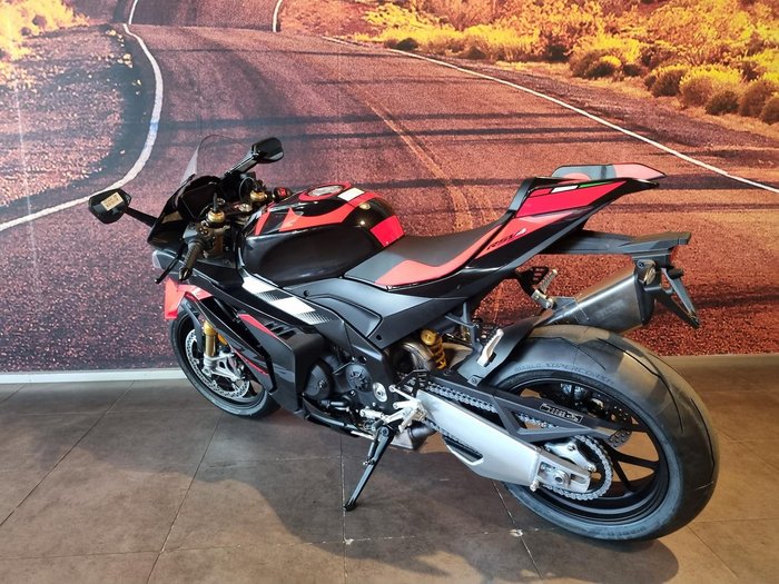 2025 Aprilia RSV4 1100 Factory RSV4 Black