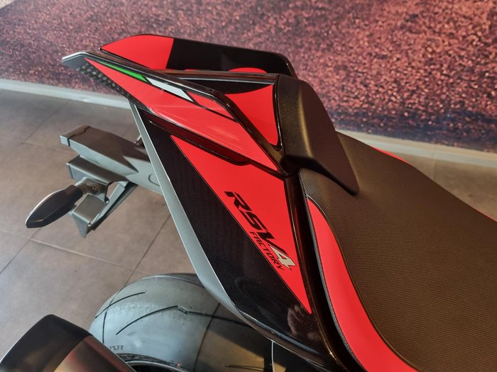 2025 Aprilia RSV4 1100 Factory RSV4 Black