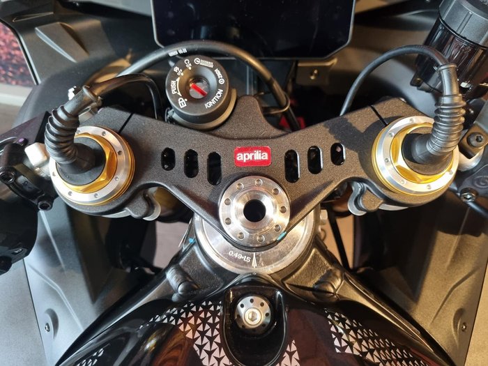 2025 Aprilia RSV4 1100 Factory RSV4 Black