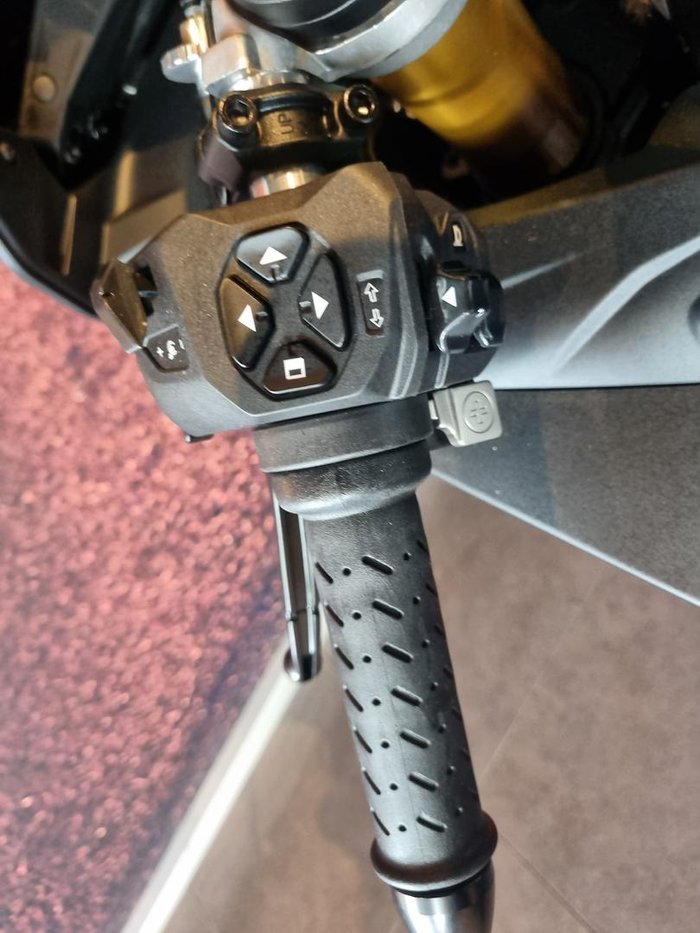 2025 Aprilia RSV4 1100 Factory RSV4 Black