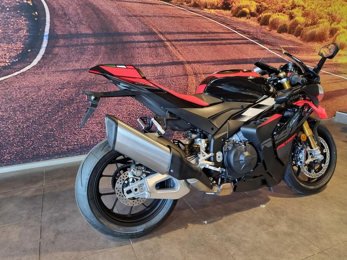 2025 Aprilia RSV4 1100 Factory RSV4 Black