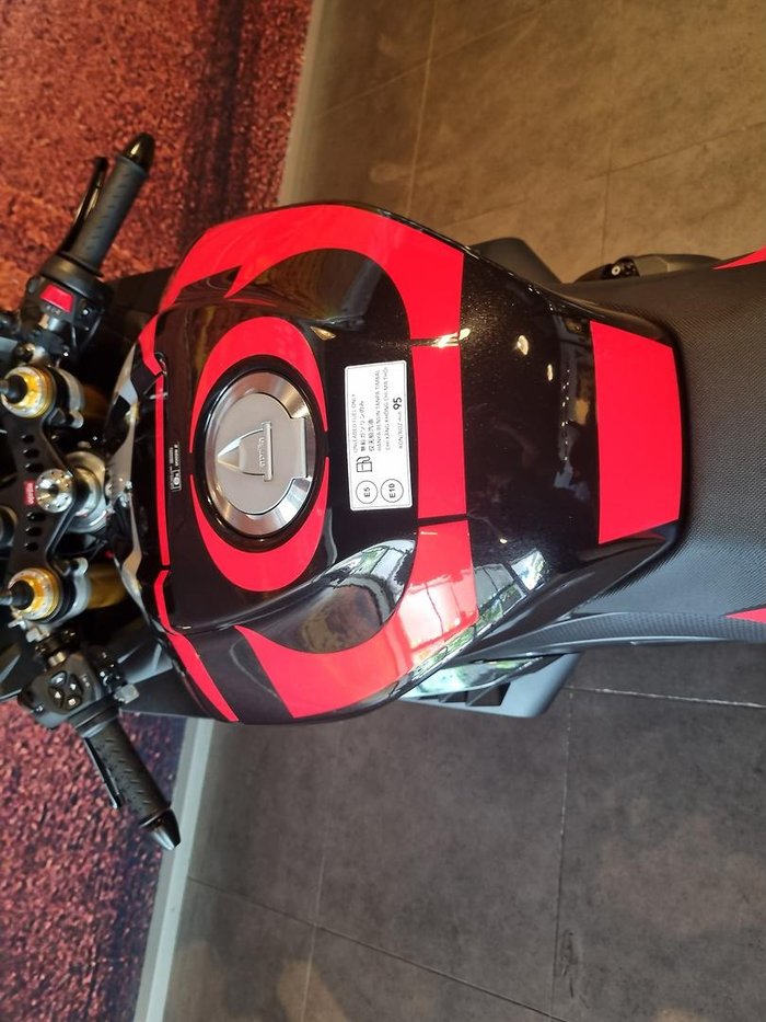 2025 Aprilia RSV4 1100 Factory RSV4 Black