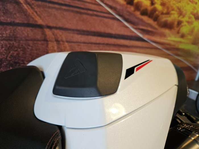 2018 Triumph Speed Triple RS 1050 Speed Triple White