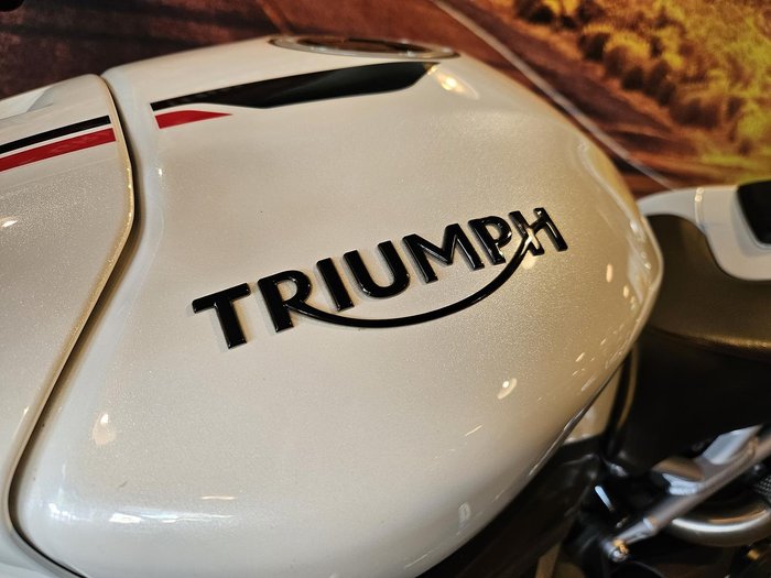 2018 Triumph Speed Triple RS 1050 Speed Triple White