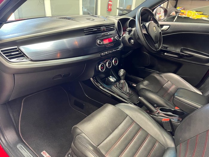 2013 Alfa Romeo Giulietta Distinctive JTD-M Series 0 MY13 Alfa Red