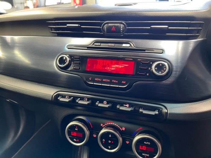 2013 Alfa Romeo Giulietta Distinctive JTD-M Series 0 MY13 Alfa Red