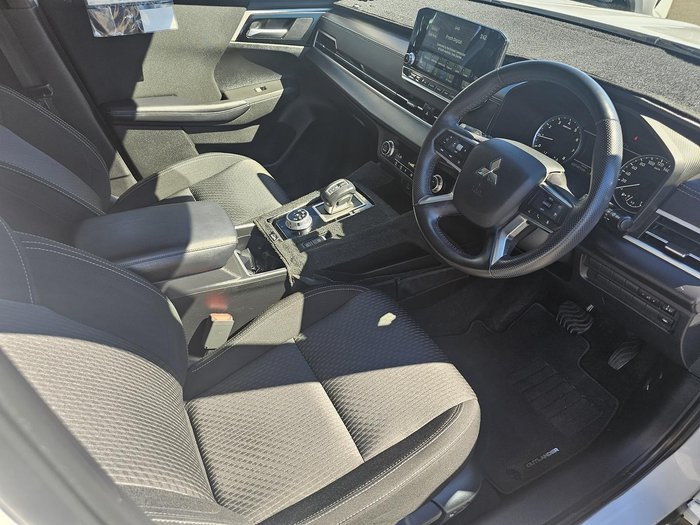 2022 Mitsubishi Outlander LS