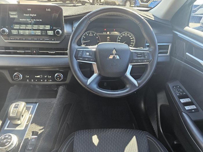 2022 Mitsubishi Outlander LS