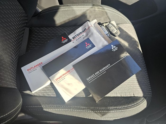 2022 Mitsubishi Outlander LS