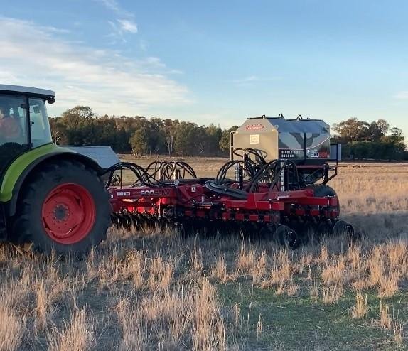 0 SERAFIN ECOSOW 738 SINGLE DISC SEEDER WITH GASON BIN NEW RED