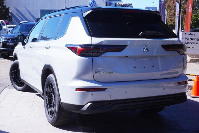 2026 Mitsubishi Outlander LS