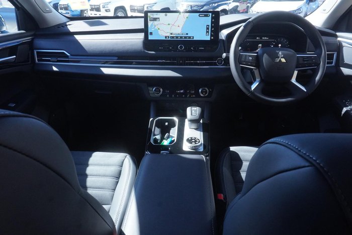 2026 Mitsubishi Outlander LS