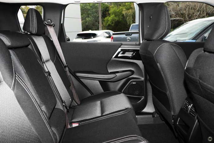 2025 Mitsubishi Outlander ES