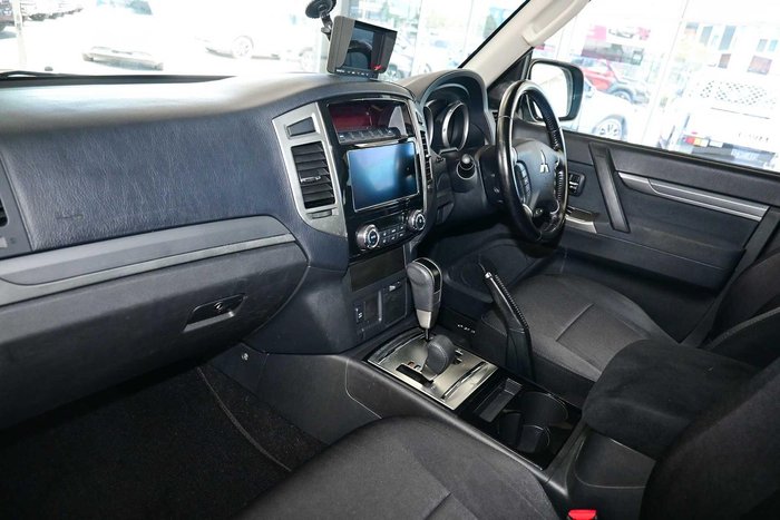 2015 Mitsubishi Pajero GLX