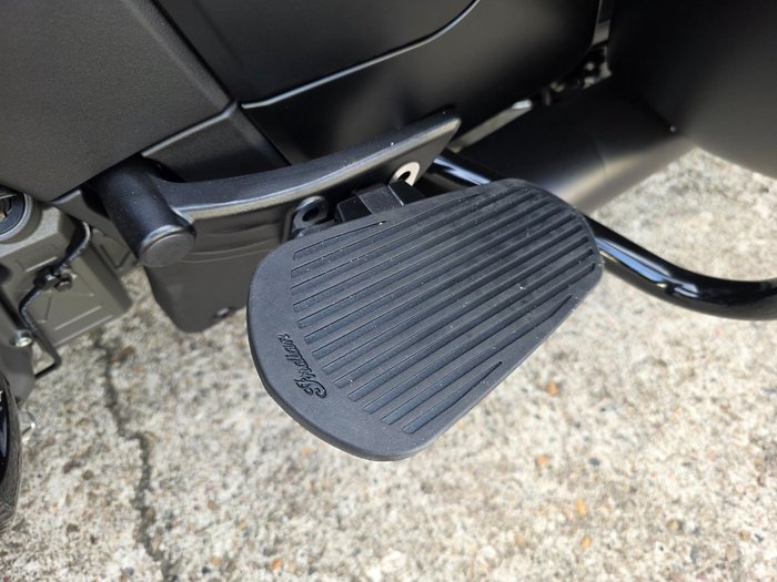 2025 Indian PURSUIT DARK HORSE BLACK