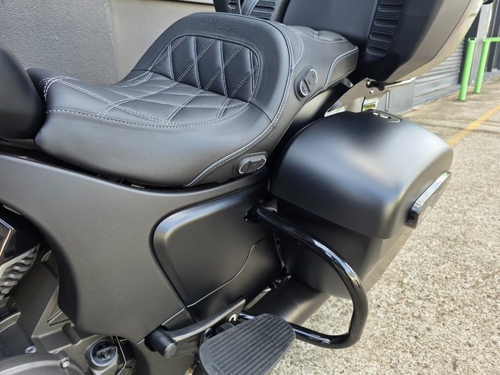 2025 Indian PURSUIT DARK HORSE BLACK