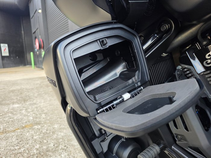 2025 Indian PURSUIT DARK HORSE BLACK