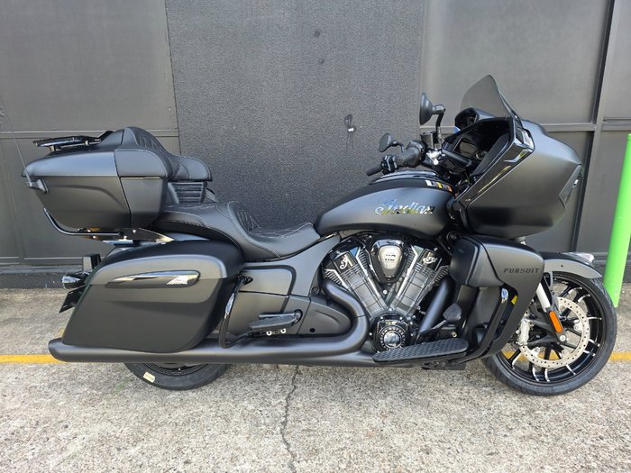 2025 Indian PURSUIT DARK HORSE BLACK