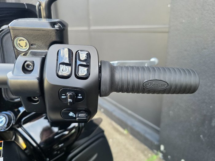 2025 Indian PURSUIT DARK HORSE BLACK