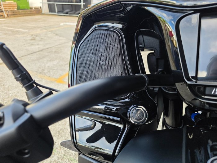 2025 Indian PURSUIT DARK HORSE BLACK